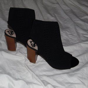 Fergalicious Women's Heeled Sandal Size 6 1/2